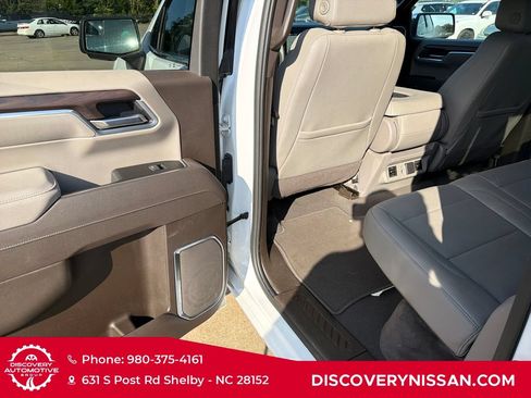 Used 2025 GMC Sierra 1500 SLT AWD/4WD image 15