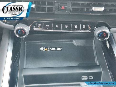 Used 2025 Chevrolet Suburban LT w/ Comfort Package AWD/4WD image 20
