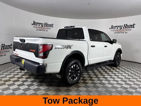 Used 2020 Nissan Titan PRO-4X w/ Pro-4x Convenience Package AWD/4WD image 5