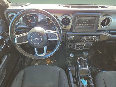 Used 2020 Jeep Wrangler Unlimited Sahara image 17