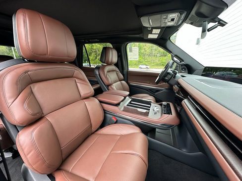 New 2026 Lincoln Navigator L Reserve AWD/4WD image 22