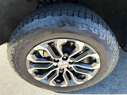 Certified 2024 GMC Canyon Denali image 11