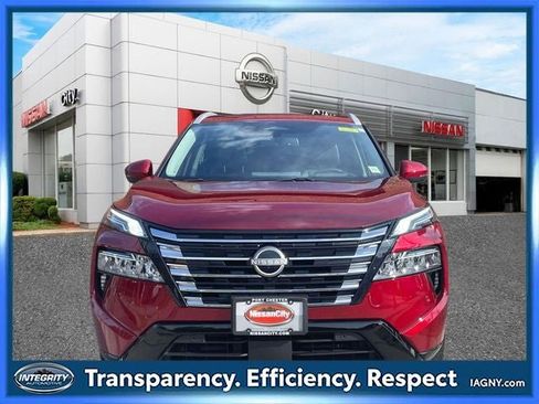 Used 2025 Nissan Rogue Platinum w/ Tech Package AWD/4WD image 2
