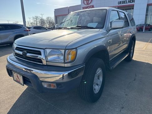 Used 1999 Toyota 4Runner SR5 image 1