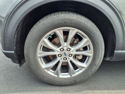 Certified 2020 Ford Explorer XLT w/ Equipment Group 202A image 11