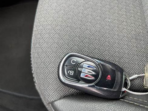 Used 2025 Buick Encore GX Preferred AWD/4WD image 23
