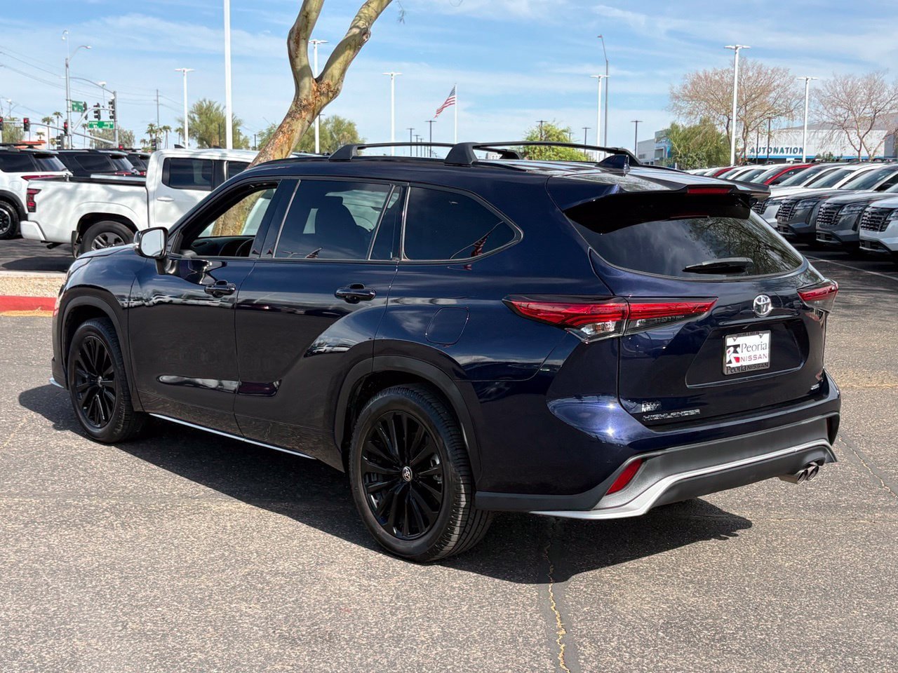 Used 2023 Toyota Highlander XSE FWD image 4