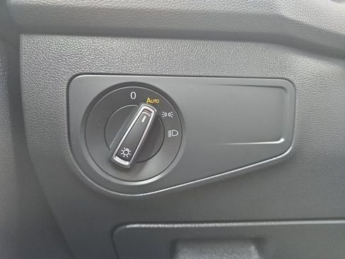 Used 2024 Volkswagen Tiguan SE FWD image 10