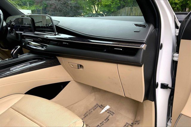 Used 2021 Cadillac Escalade Premium Luxury AWD/4WD image 16