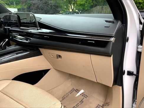Used 2021 Cadillac Escalade Premium Luxury AWD/4WD image 16