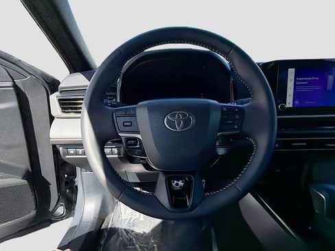 Used 2025 Toyota Camry SE FWD image 11