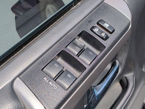 Used 2017 Toyota 4Runner SR5 AWD/4WD image 9