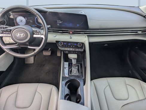 Certified 2025 Hyundai Elantra Limited image 15