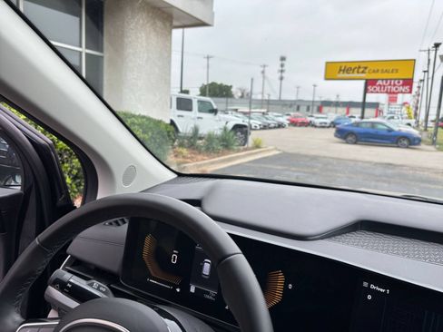 Used 2026 Kia Carnival FWD image 36