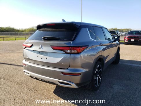 Used 2024 Mitsubishi Outlander SE Black Edition image 7