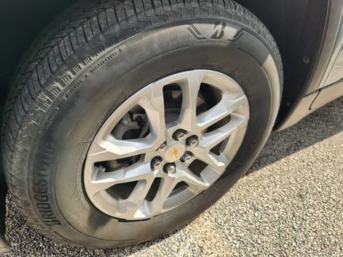 Used 2023 Chevrolet Traverse LS w/ Safety Package FWD image 10