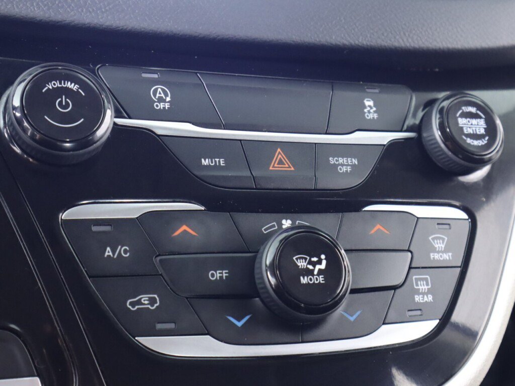 Used 2023 Chrysler Voyager LX FWD image 20
