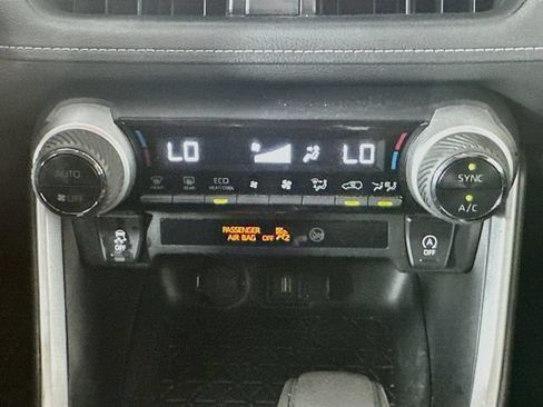 Used 2020 Toyota RAV4 XLE FWD image 13
