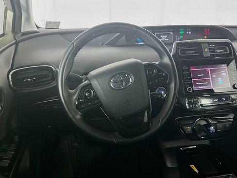 Used 2020 Toyota Prius XLE FWD image 18