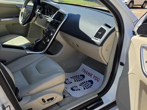 Used 2015 Volvo XC60 T5 Premier w/ Proximity Package image 33