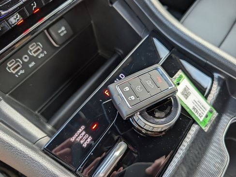 New 2025 Jeep Grand Cherokee Limited w/ Black Appearance Package image 28