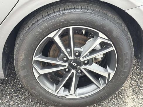 Used 2024 Kia Forte LXS FWD image 17