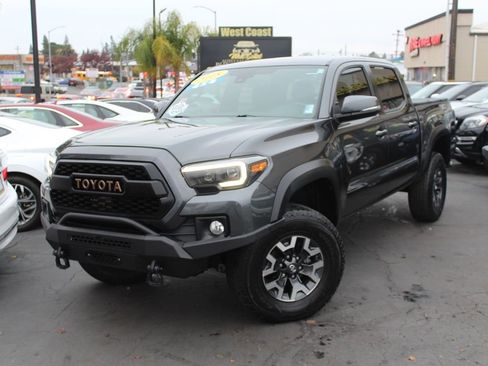Used 2018 Toyota Tacoma TRD Off-Road image 44