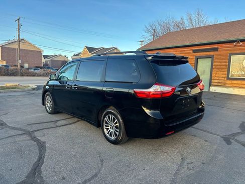 Used 2018 Toyota Sienna XLE image 7
