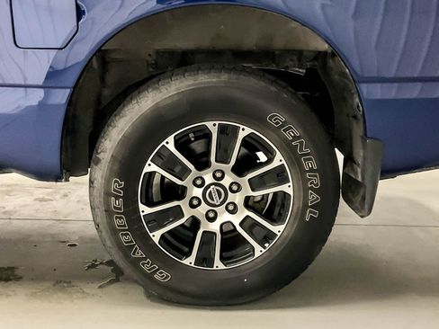 Used 2021 Nissan Titan SV w/ SV Convenience Package AWD/4WD image 22
