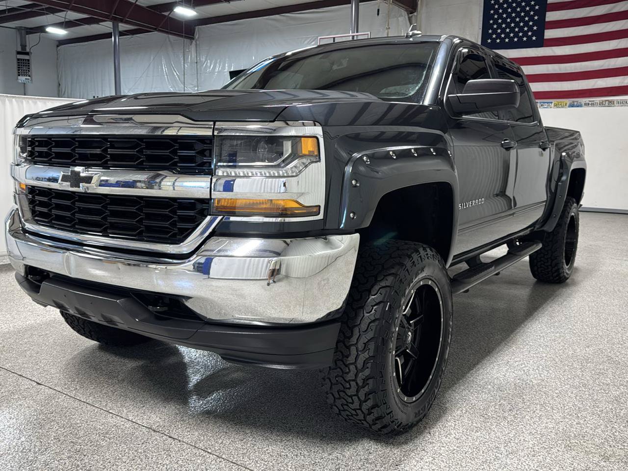 Used 2017 Chevrolet Silverado 1500 LT AWD/4WD image 4