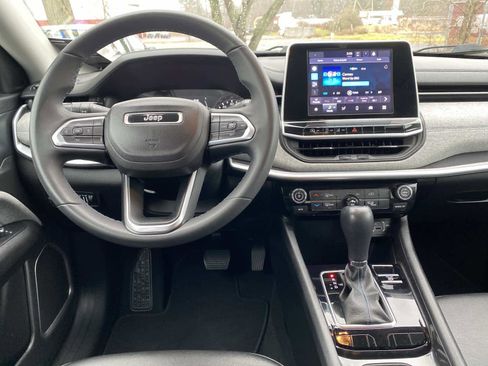 Certified 2022 Jeep Compass Latitude image 11