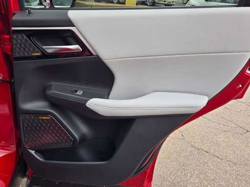 New 2025 Mitsubishi Outlander SE image 10