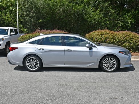 Used 2019 Toyota Avalon Limited w/ Advanced Safety Package FWD image 5
