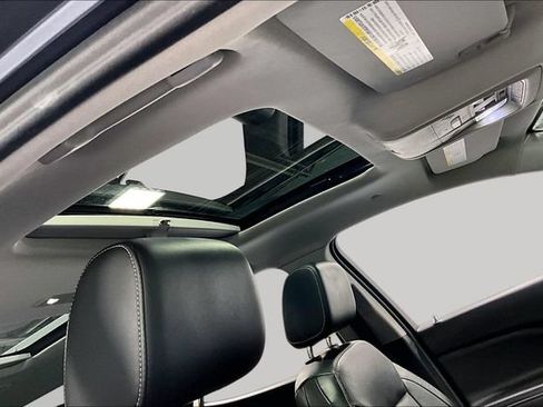 Used 2018 GMC Acadia SLT FWD image 4