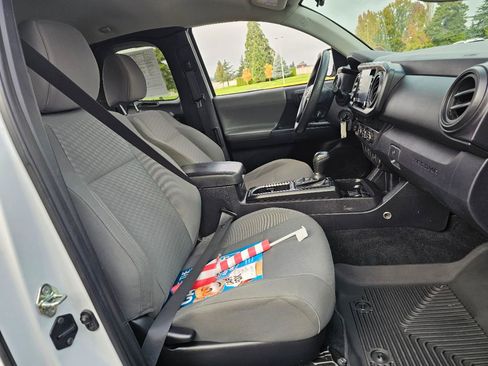 Used 2020 Toyota Tacoma SR image 9