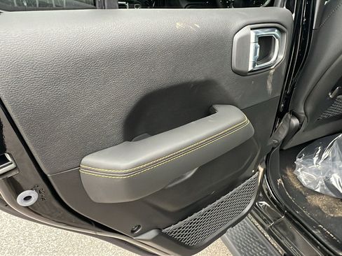 New 2026 Jeep Wrangler Unlimited Sahara AWD/4WD image 19