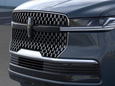 New 2026 Lincoln Navigator L Reserve AWD/4WD image 19