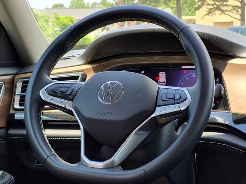 Used 2024 Volkswagen Atlas SE FWD image 8