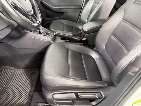 Used 2017 Volkswagen Jetta SE image 12