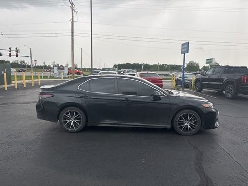 Used 2021 Toyota Camry SE FWD image 10