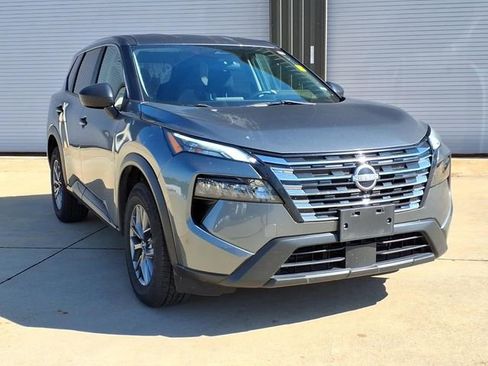 Used 2024 Nissan Rogue S AWD/4WD image 6