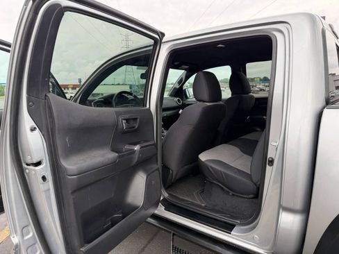 Used 2022 Toyota Tacoma TRD Off-Road AWD/4WD image 6