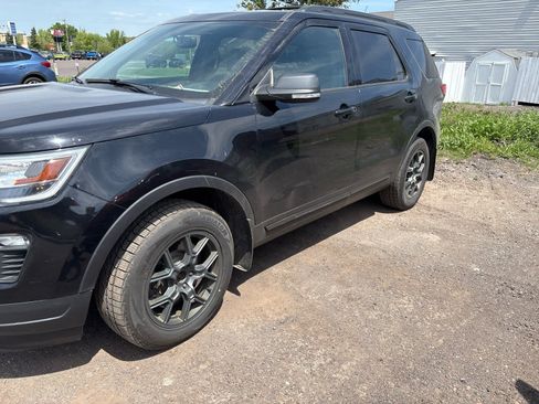 Used 2018 Ford Explorer XLT w/ XLT Appearance Package AWD/4WD image 3