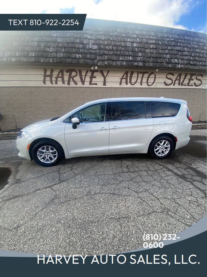 Used 2017 Chrysler Pacifica Touring FWD image 1