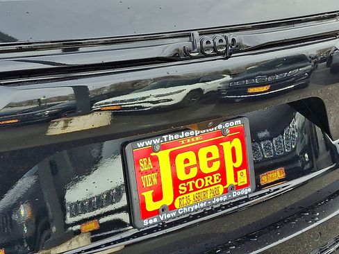 Certified 2025 Jeep Grand Cherokee Altitude image 31