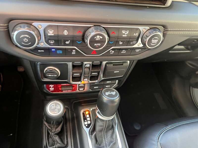Used 2024 Jeep Wrangler Unlimited Rubicon 4xe AWD/4WD image 35