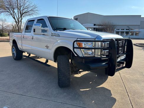 Used 2016 Ford F250 Platinum w/ FX4 Off-Road Package image 3