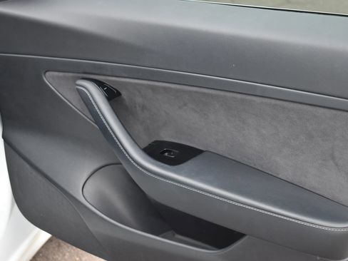 Used 2020 Tesla Model 3 Standard Range image 17