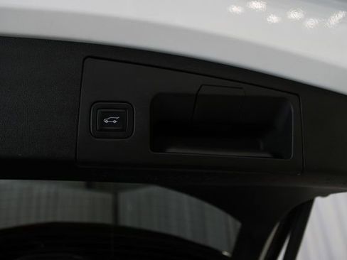 Used 2022 Cadillac XT4 Premium Luxury w/ Enhanced Visibility Package AWD/4WD image 33