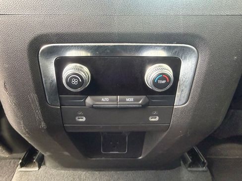 Used 2024 GMC Yukon SLT AWD/4WD image 36
